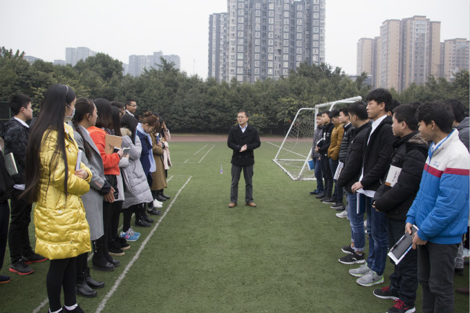 在拓展中相互認(rèn)識,在拓展中展現(xiàn)自我