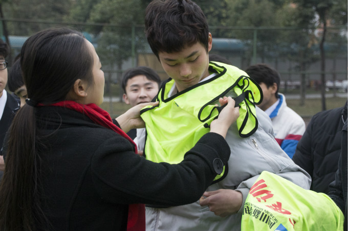 在拓展中相互認(rèn)識,在拓展中展現(xiàn)自我