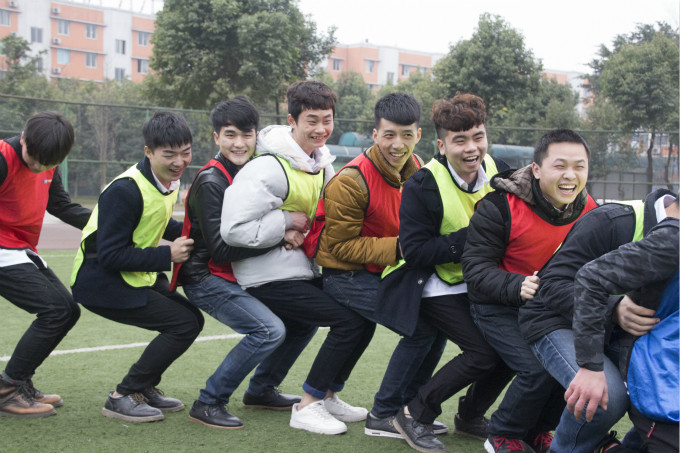 在拓展中相互認(rèn)識,在拓展中展現(xiàn)自我