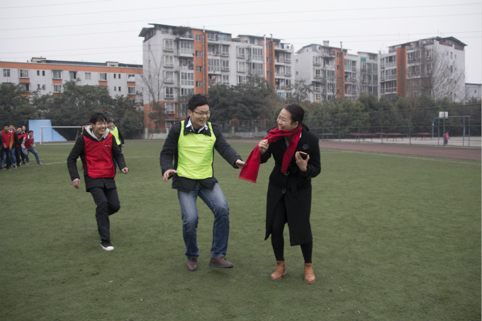 在拓展中相互認(rèn)識,在拓展中展現(xiàn)自我