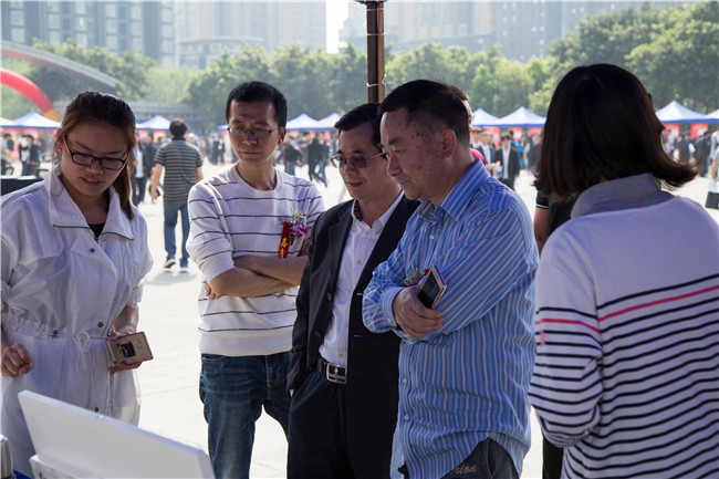 IT人才供需洽談會(huì):100多家企業(yè),“職”為新華