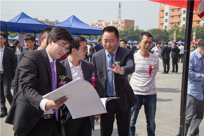 IT人才供需洽談會(huì):100多家企業(yè),“職”為新華