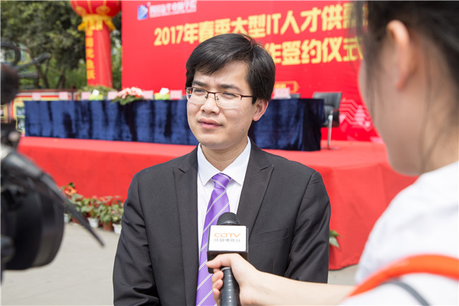 IT人才供需洽談會(huì):100多家企業(yè),“職”為新華