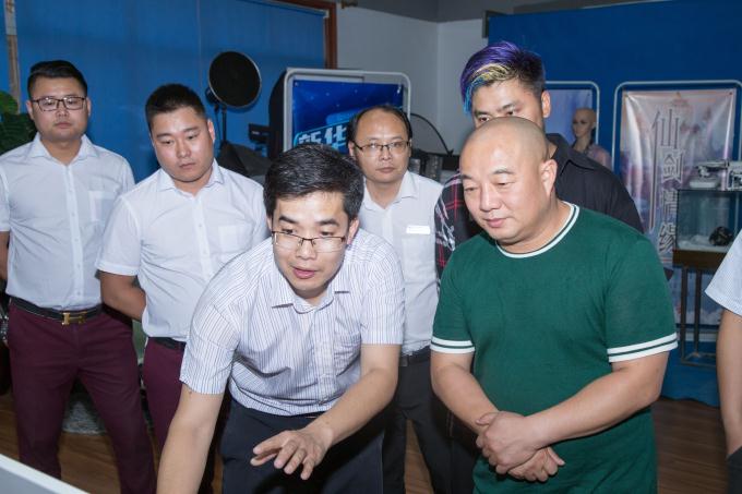 張德高告訴你：學電腦來新華，巴適得板！