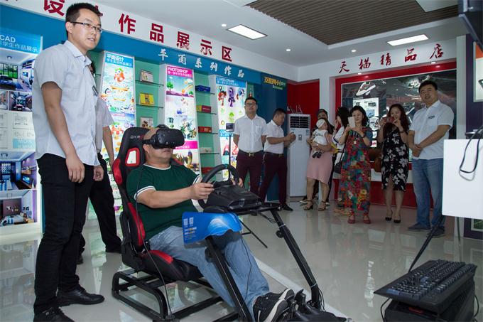 張德高告訴你：學電腦來新華，巴適得板！