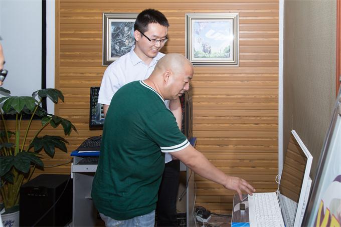 張德高告訴你：學電腦來新華，巴適得板！