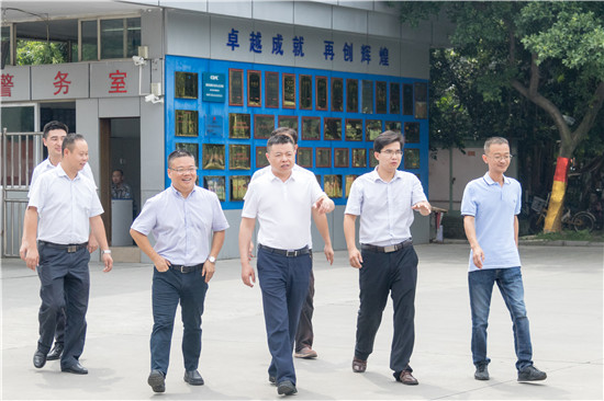  區(qū)人力資源和社會(huì)保障局、就業(yè)局領(lǐng)導(dǎo)蒞臨我院視察