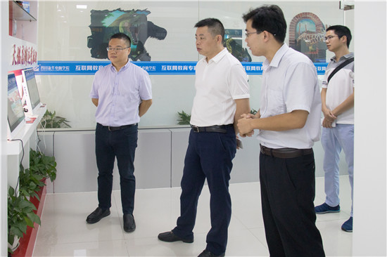  區(qū)人力資源和社會(huì)保障局、就業(yè)局領(lǐng)導(dǎo)蒞臨我院視察