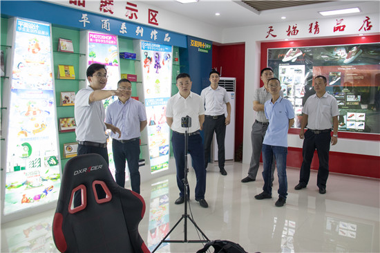  區(qū)人力資源和社會(huì)保障局、就業(yè)局領(lǐng)導(dǎo)蒞臨我院視察