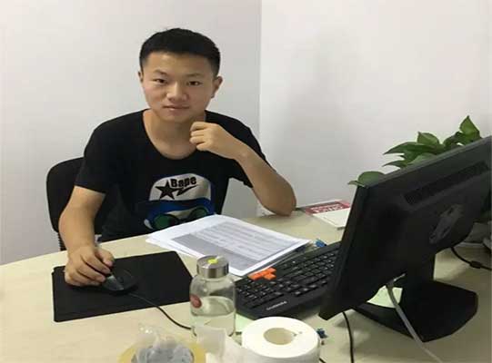 因?yàn)樗拇ㄐ氯A，我走上了向上的人生