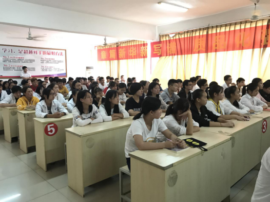 裝修行業翹楚走進我院,動情分享知識