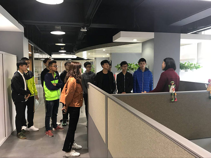 四川新華學子企業行:走進四通瑞坤有限公司