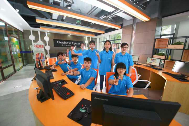 百度Moments營銷盛典揭秘，新華教育集團榮登品牌數(shù)字資產榜首