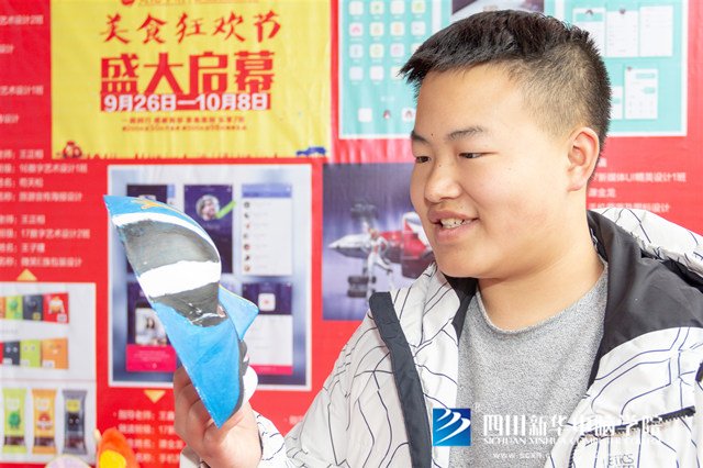 看臉時代的零零后,如何擺脫枷鎖、負重前行