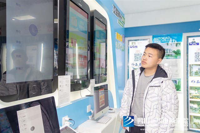 看臉時代的零零后,如何擺脫枷鎖、負重前行