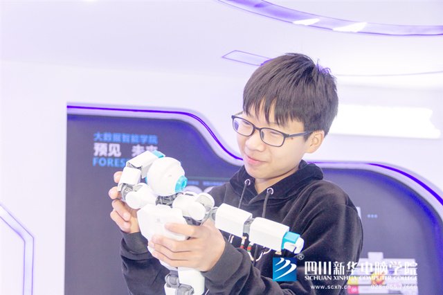 看臉時代的零零后,如何擺脫枷鎖、負重前行