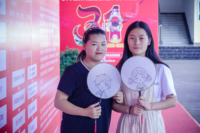 在校學習不到一年,半年收入6W+,她們是如何做到的?