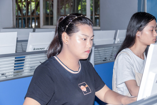 在校學習不到一年,半年收入6W+,她們是如何做到的?