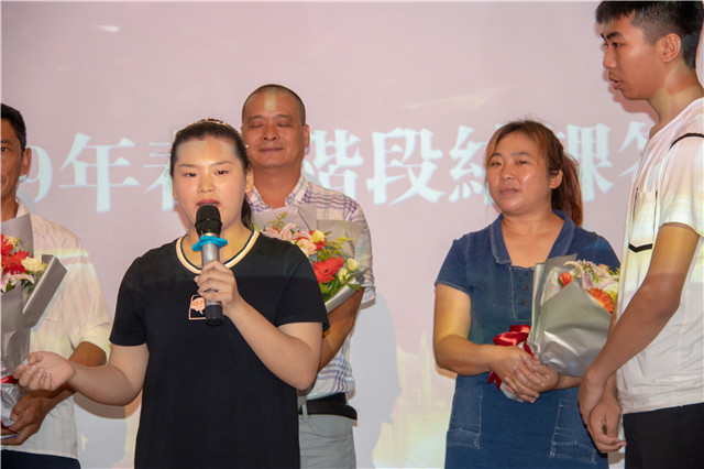 在校學習不到一年,半年收入6W+,她們是如何做到的?