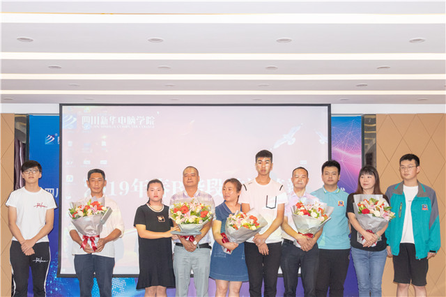 在校學習不到一年,半年收入6W+,她們是如何做到的?