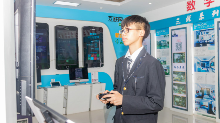 心中有火，眼中有光，新華圓夢少年！