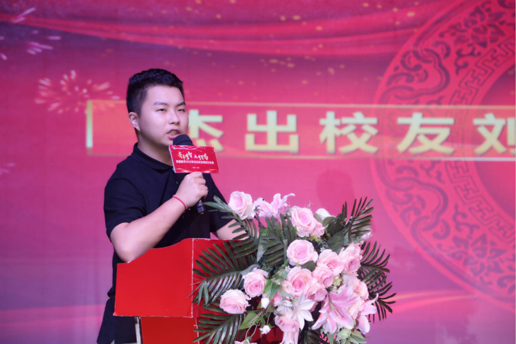 新華17歲CEO 捐贈(zèng)10萬元支援家鄉(xiāng)抗疫