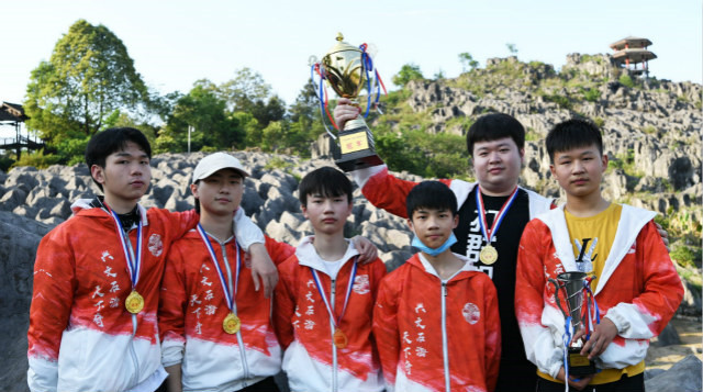 從新華到國內頂級俱樂部,一個電競學子的成功!