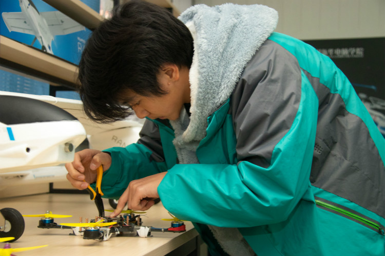 逐夢(mèng)者自強(qiáng)不息 有志者奮斗無悔?