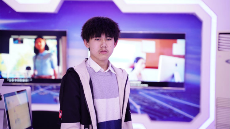 歷經艱辛,不遠萬里來新華追夢!