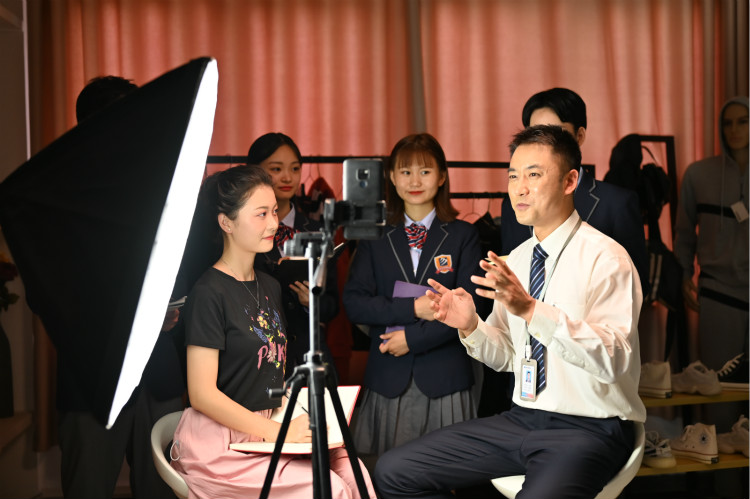 中高考結束選什么專業就業好？讓他們告訴你！