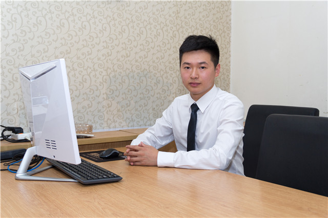 一無所有從新華走出，華麗轉身再歸來！