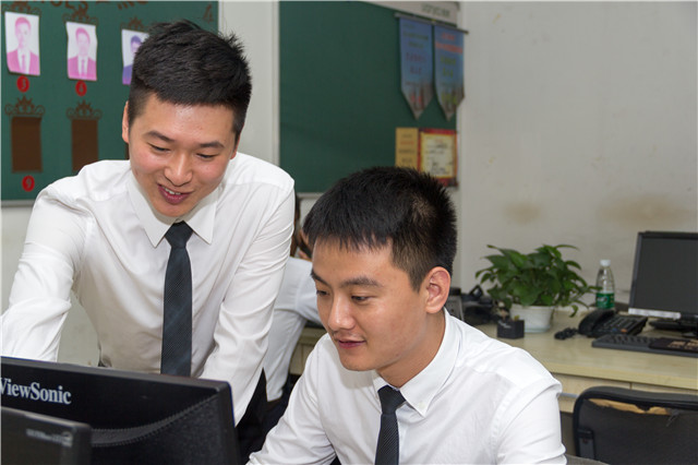 一無所有從新華走出，華麗轉身再歸來！