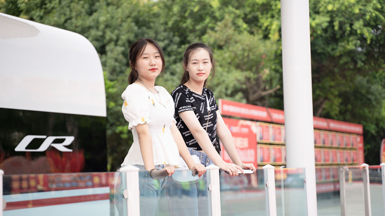 轉(zhuǎn)校來(lái)四川新華,我找到了久違的成就感!