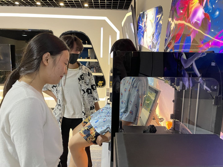 三姐妹一同報名，圓夢新華