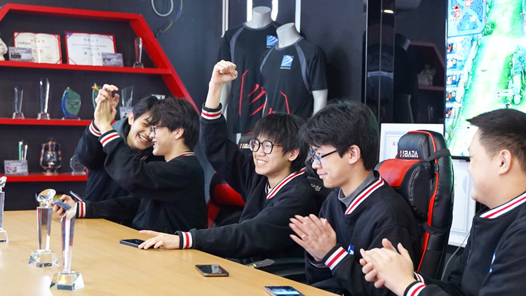 RNG三比二奪冠!電子競技行業崛起