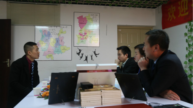 逆襲!從打工仔到總裁的華麗轉(zhuǎn)身