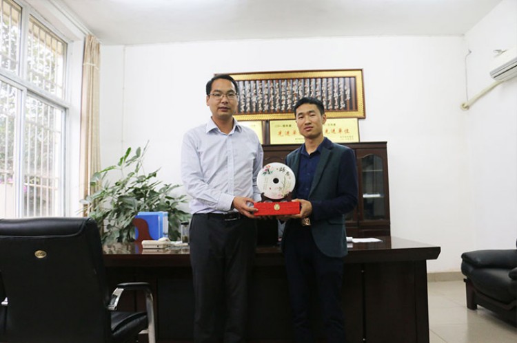 逆襲!從打工仔到總裁的華麗轉(zhuǎn)身