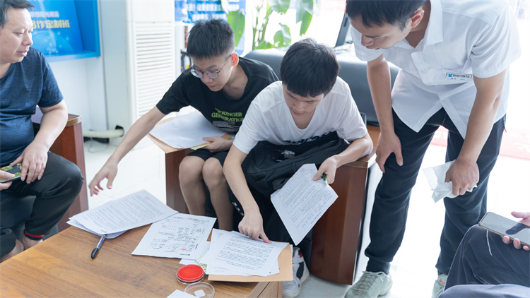 同成長，齊奮進！自貢雙胞胎兄弟雙雙報考成都新華