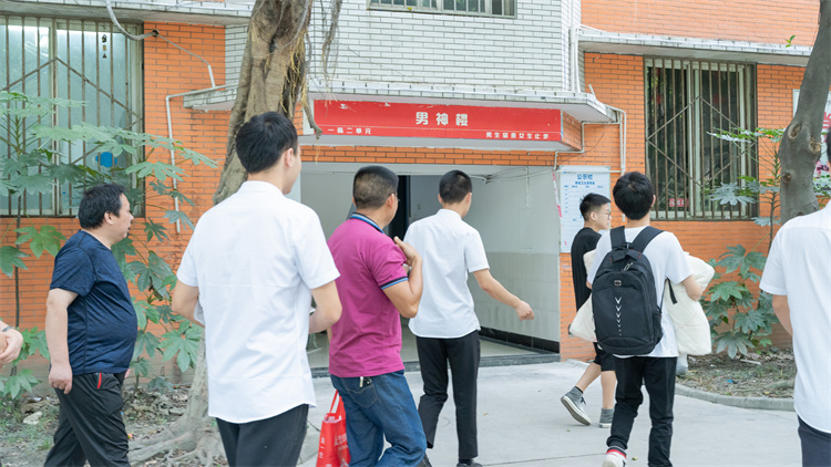 同成長，齊奮進！自貢雙胞胎兄弟雙雙報考成都新華