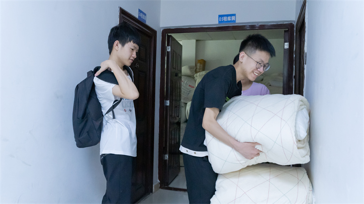 同成長，齊奮進！自貢雙胞胎兄弟雙雙報考成都新華