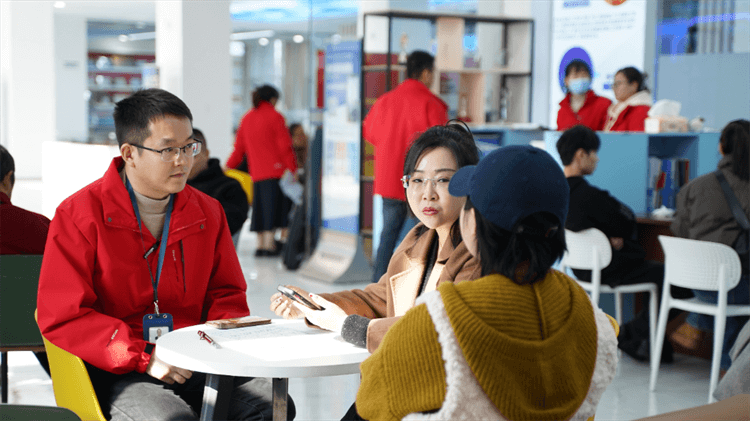 堅(jiān)持熱愛(ài),一往無(wú)前|來(lái)看她為什么選擇成都新華?