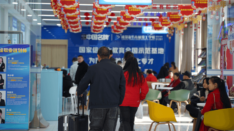 堅(jiān)持熱愛(ài),一往無(wú)前|來(lái)看她為什么選擇成都新華?