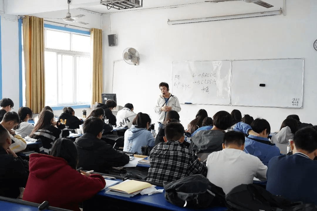 單招上大專是唯一出路嗎？單招落榜應(yīng)該怎么辦