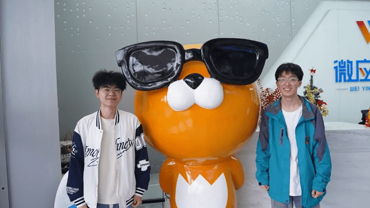 名企研學(xué)游—成都新華學(xué)子走進(jìn)微應(yīng)互動(dòng)