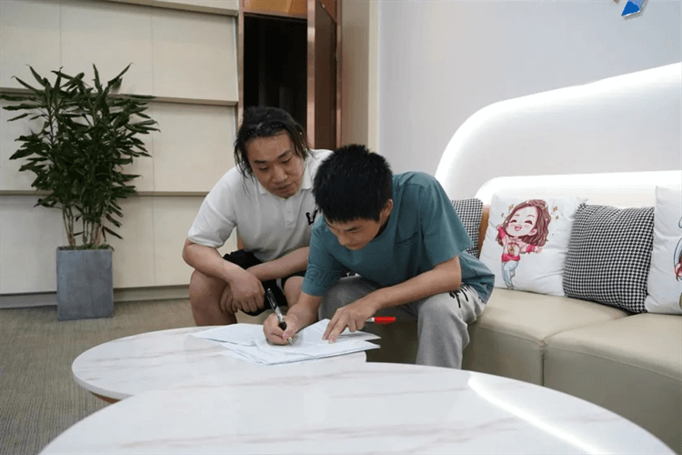 恭喜！成都新華電競(jìng)學(xué)子成功簽約