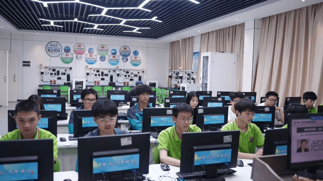 二次擇校為什么選擇成都新華，他們說了心里話