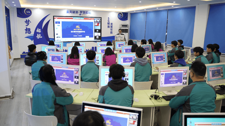 二次擇校為什么選擇成都新華,他們說了這些心里話