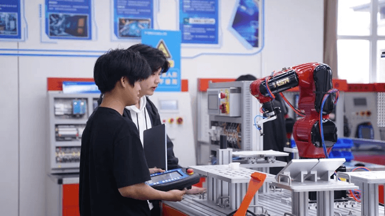 別再誤解！一文讀懂孩子真實的職校生活日常